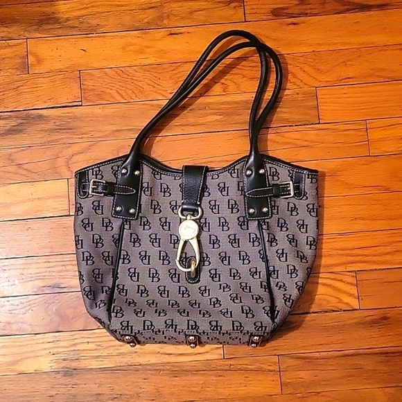 Dooney & Bourke logo satchel, like new. - Picture 1 of 12